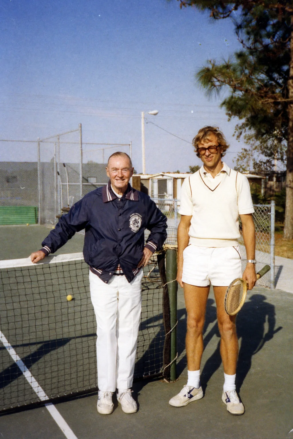 Michel du Buy met Harry Hopman, Saint Petersburg, Florida, 1980